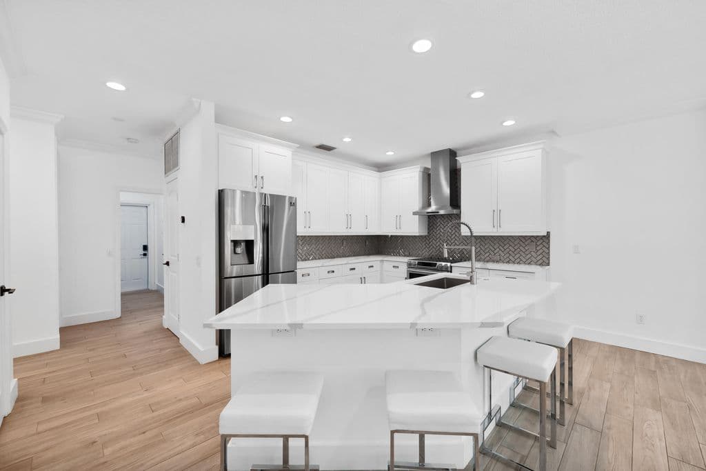 5-bedroom Single-Family Home — 10560 Walnut Valley Drive