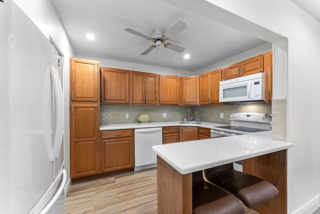 2-bedroom Condo — 421 Pine Glen Lane #A2