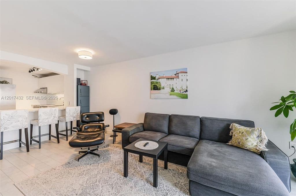 2+1 Condo — 1331 Lincoln Rd APT 704