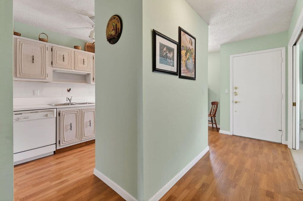 2+1 Condo — 13837 Via Flora #E