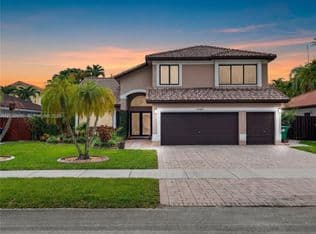 4+1 Müstakil ev — 15480 SW 148th St, Miami, 33196