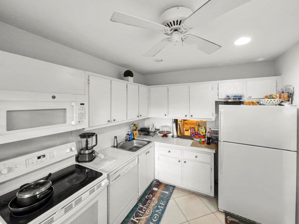 3+1 Condo — 9286 Vista Del Lago #35b