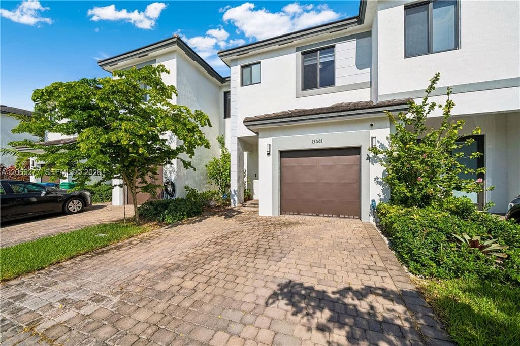3-bedroom Property — 13667 SW 157th Ct