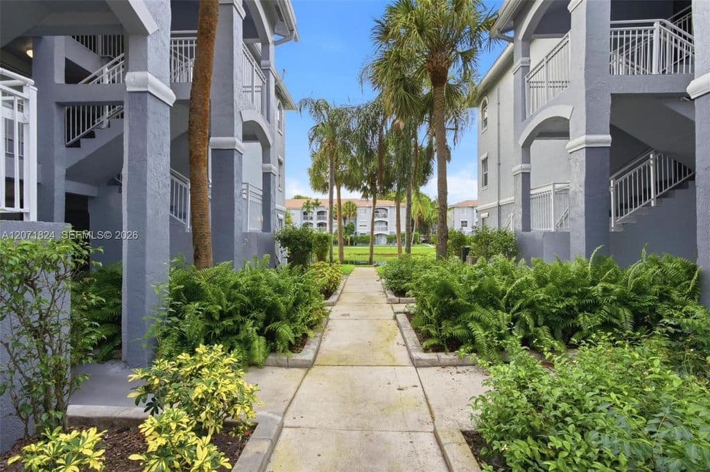3+1 Condo — 9615 NW 1st Ct APT 302