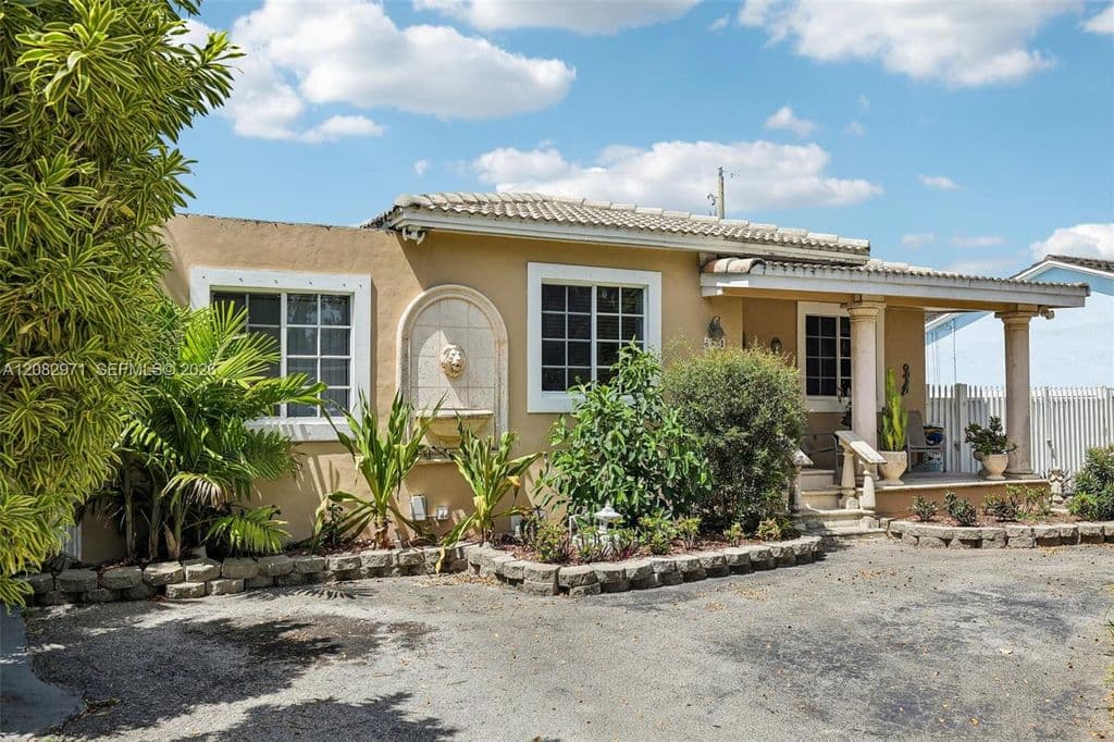 3+1 Müstakil ev — 6531 SW 20th St