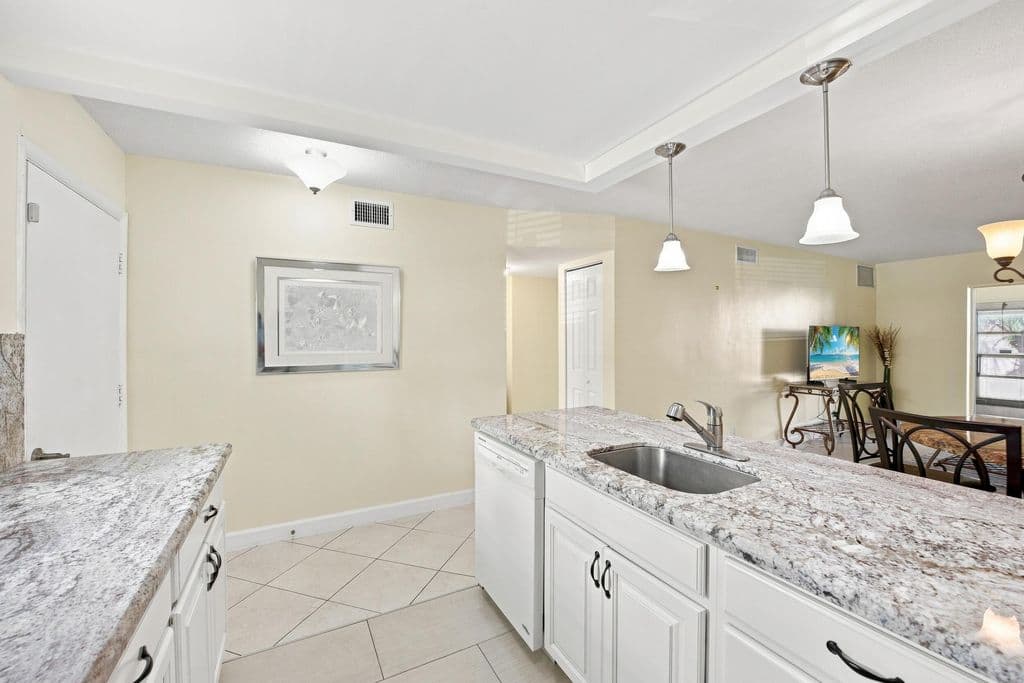 2+1 Condo — 2223 NE 1st Court #101