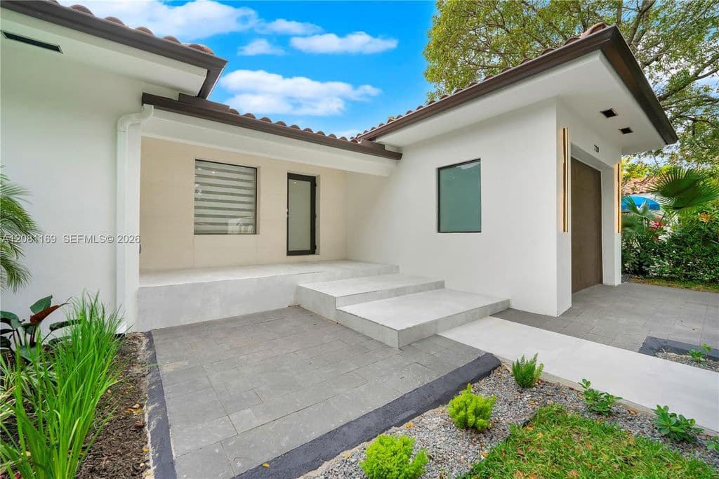 3+1 Müstakil ev — 728 Majorca Ave