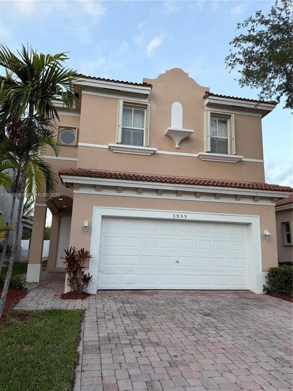 5-bedroom Single-Family Home — 3955 NE 13th Dr