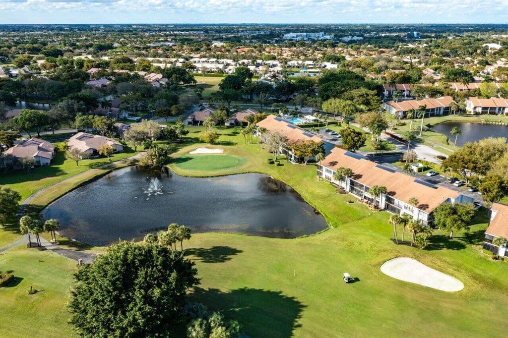 2-bedroom Condo — 5152 Golfview Court