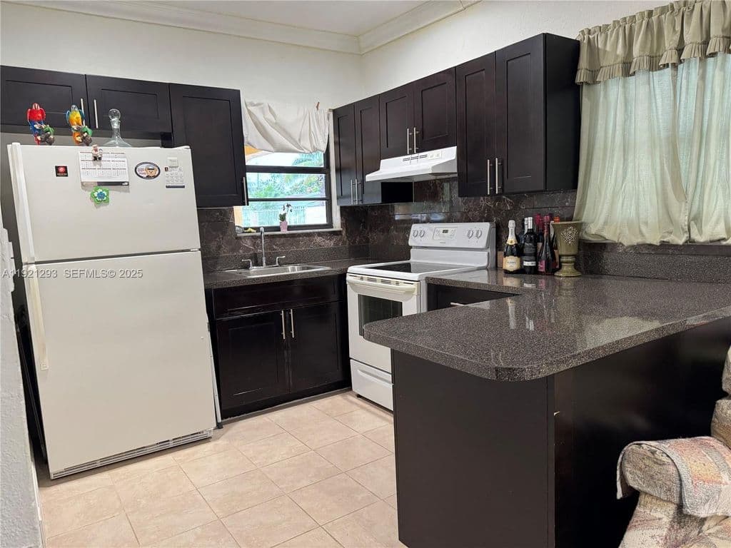4-bedroom Single-Family Home — 3041 NW 95th Ter
