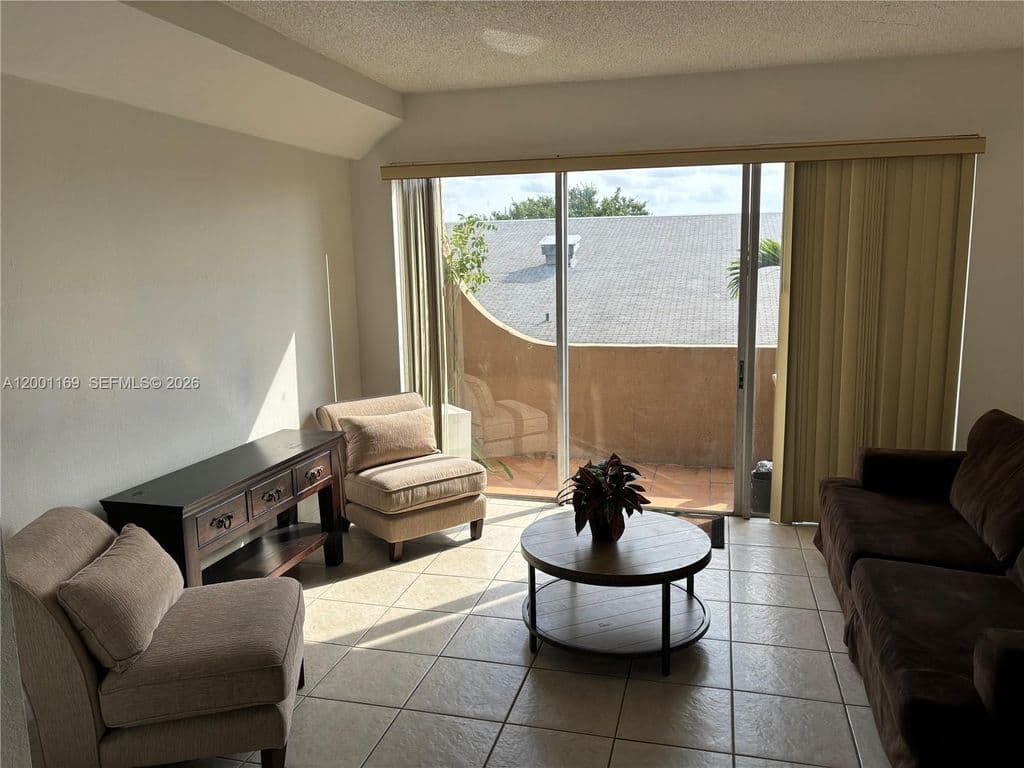 2+1 Condo — 10900 SW 104th St APT 303