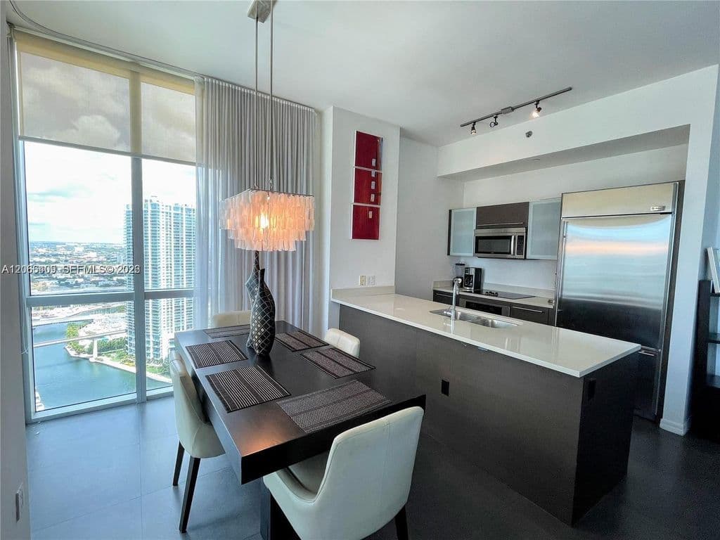 2+1 Mülk — 55 SE 6th St APT 4102