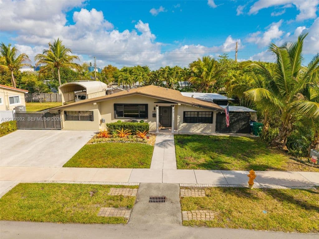 4+1 Müstakil ev — 2485 NE 214th St