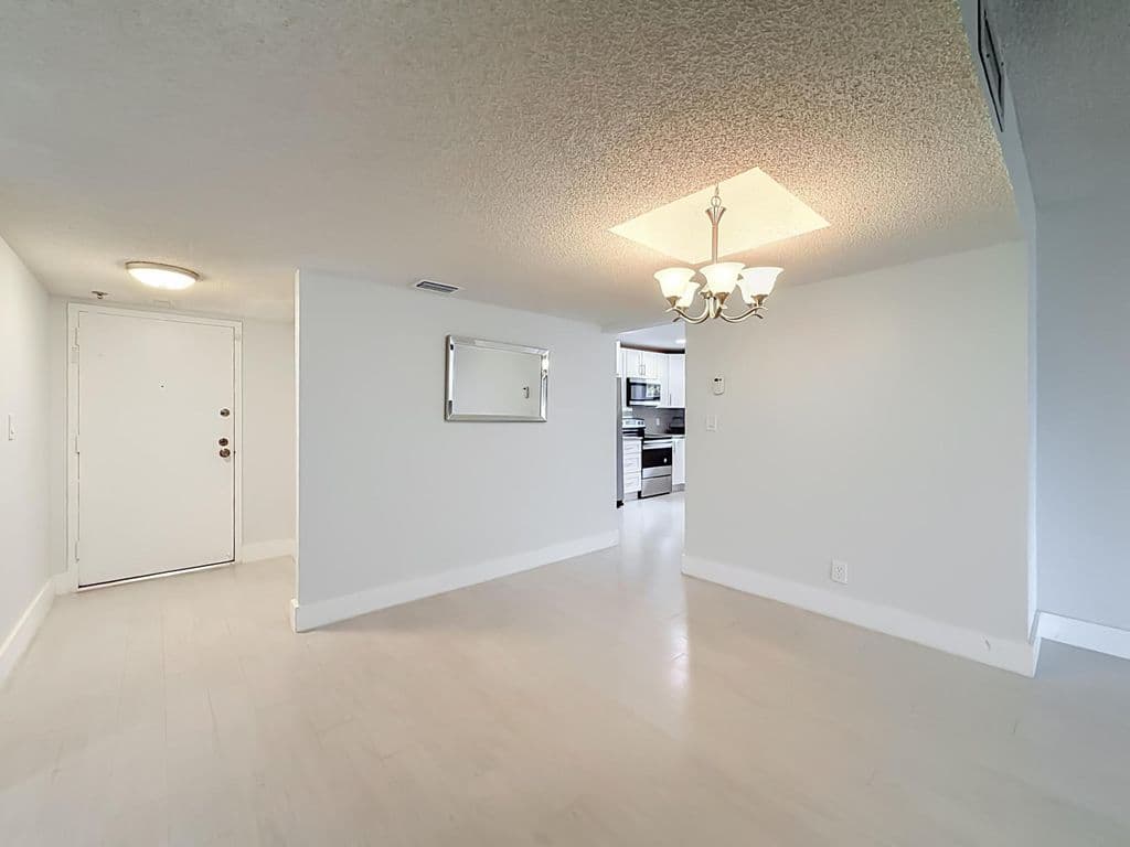 2+1 Condo — 16300 Golf Club Road #201