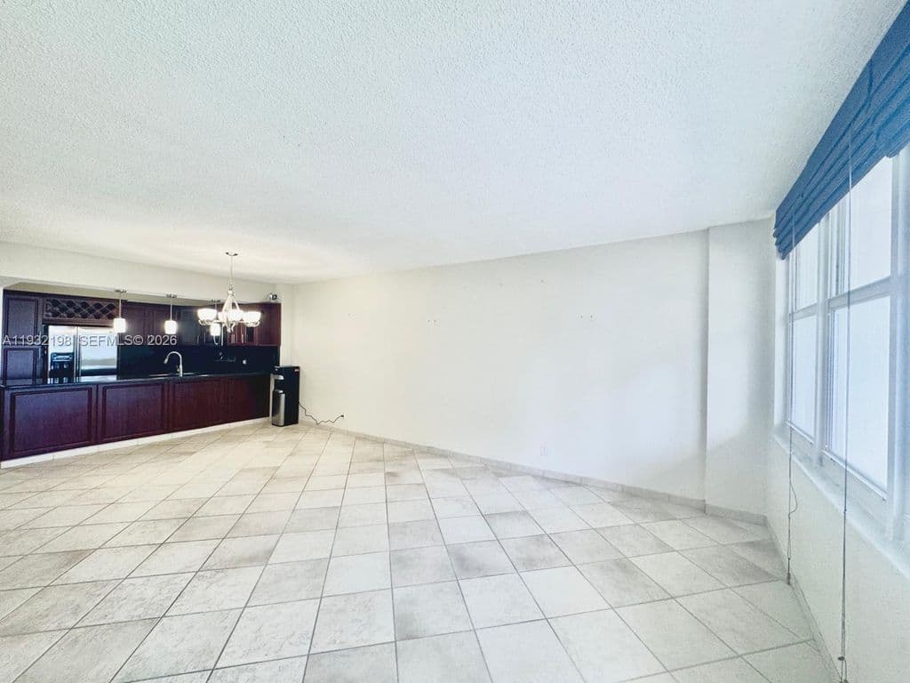 2+1 Condo — 3725 S Ocean Dr APT 508