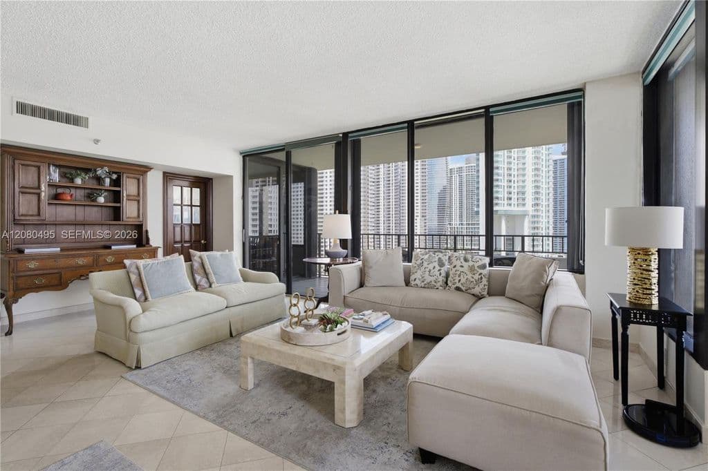 3-bedroom Condo — 520 Brickell Key Dr APT A1616