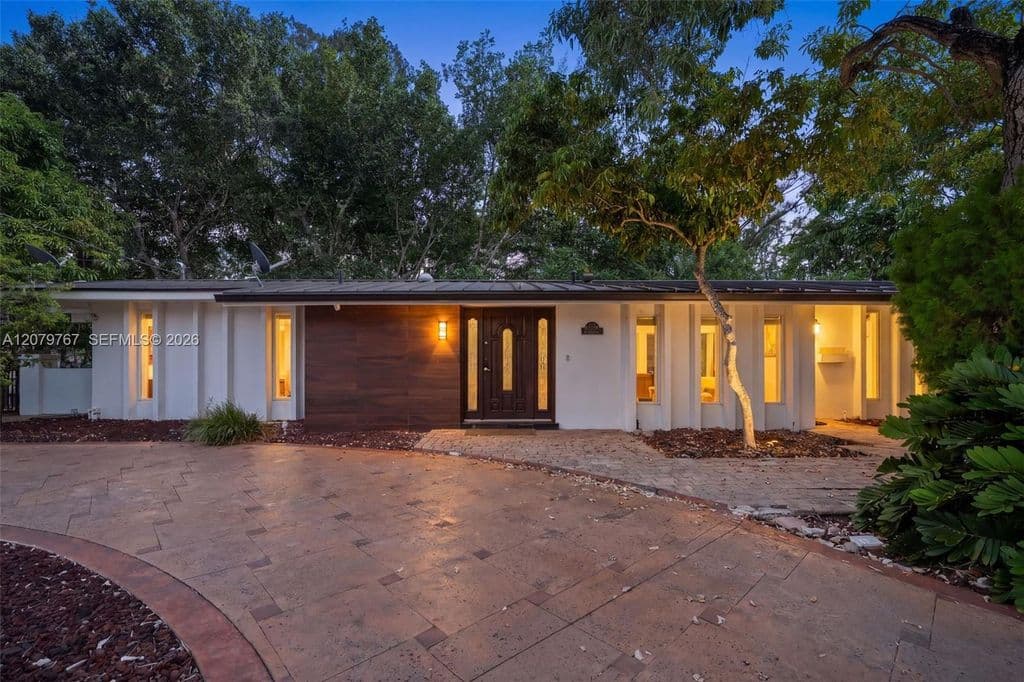 6-bedroom Single-Family Home — 19860 NE 24th Ct