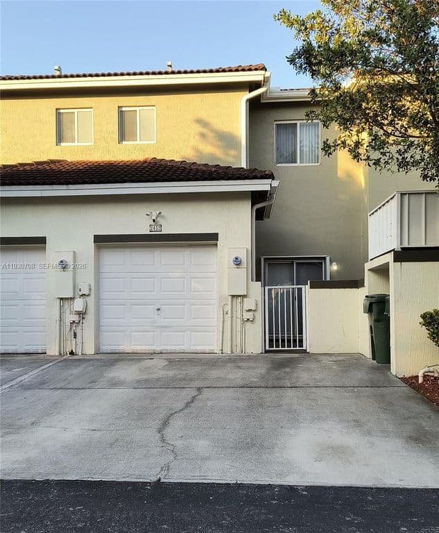 2+1 Mülk — 2452 SE 19th Ct