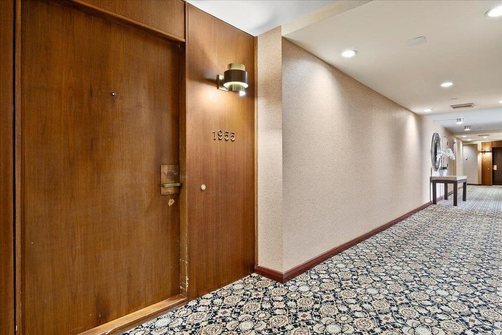 2-bedroom Condo — 100 Lakeshore Drive #1955