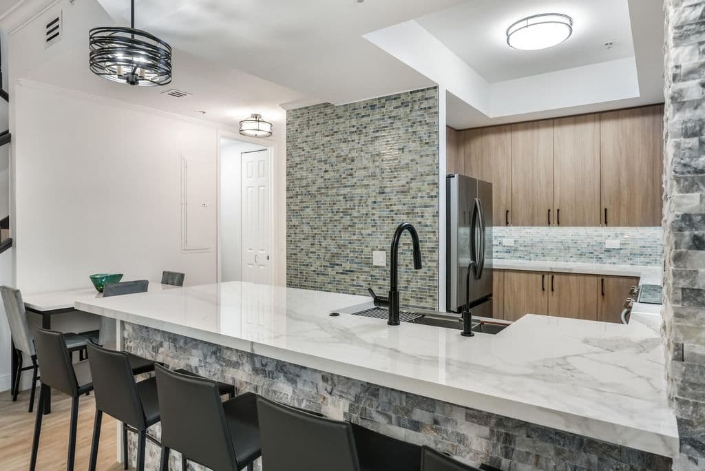 2+1 Mülk — 2609 NE 14th Avenue #114