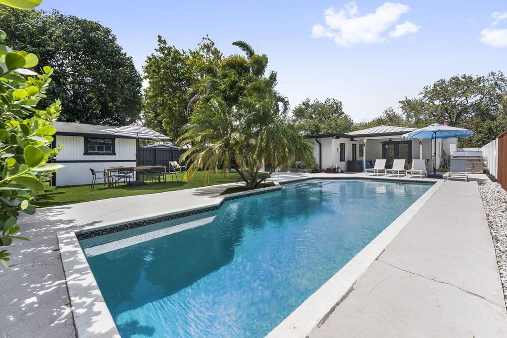 4+1 Müstakil ev — 606 SW 19th Street