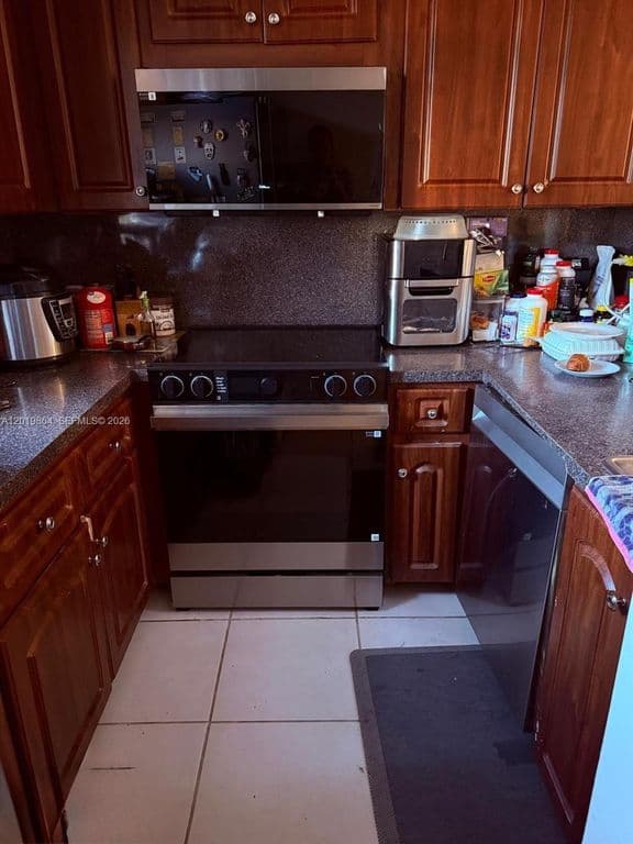 2-bedroom Condo — 1250 NE 125th St APT 317A