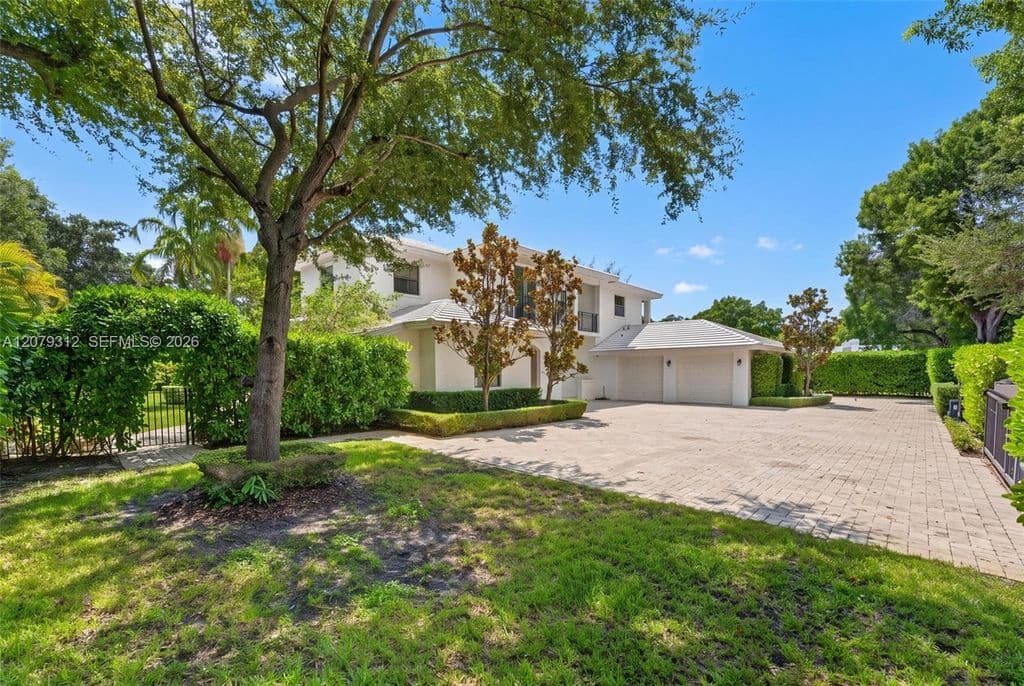 6-bedroom Single-Family Home — 7641 SW 59th Ct