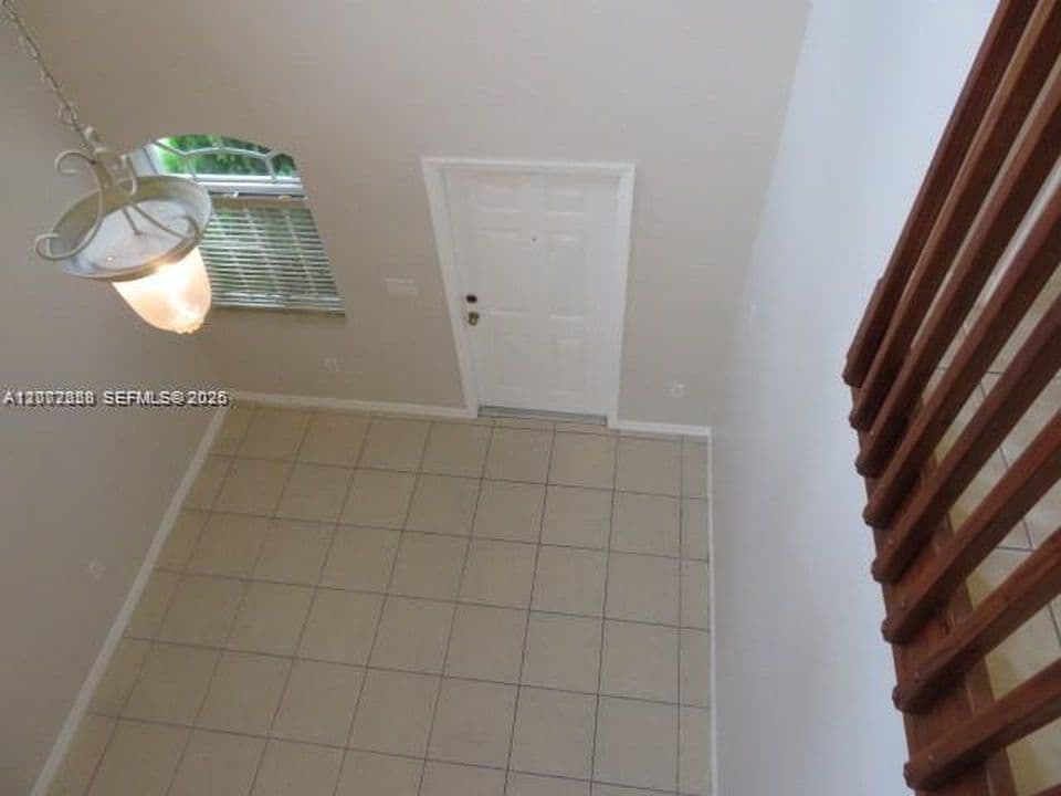 3+1 Mülk — 8351 SW 124th Ave APT 106