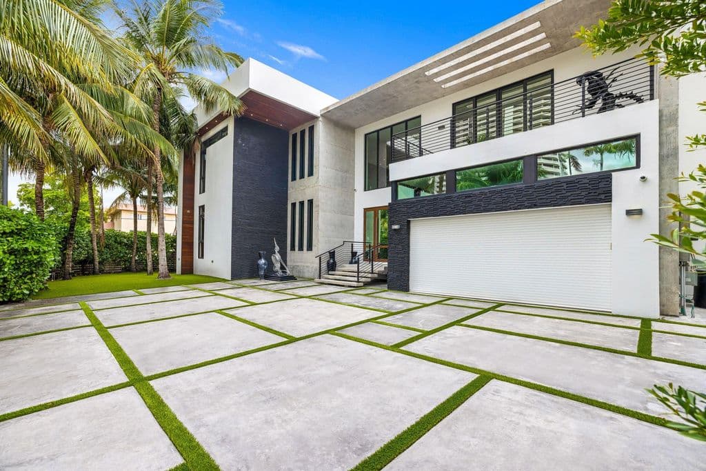 6-bedroom Single-Family Home — 3462 NE 171st Street