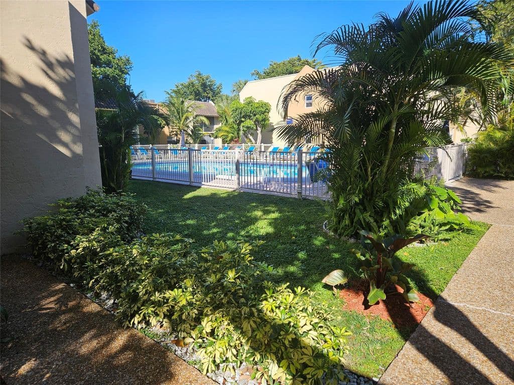 2+1 Condo — 959 SE 2ND Avenue #117