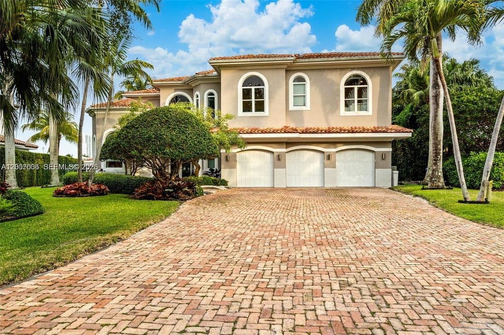6-bedroom Single-Family Home — 1260 Harbor Ct