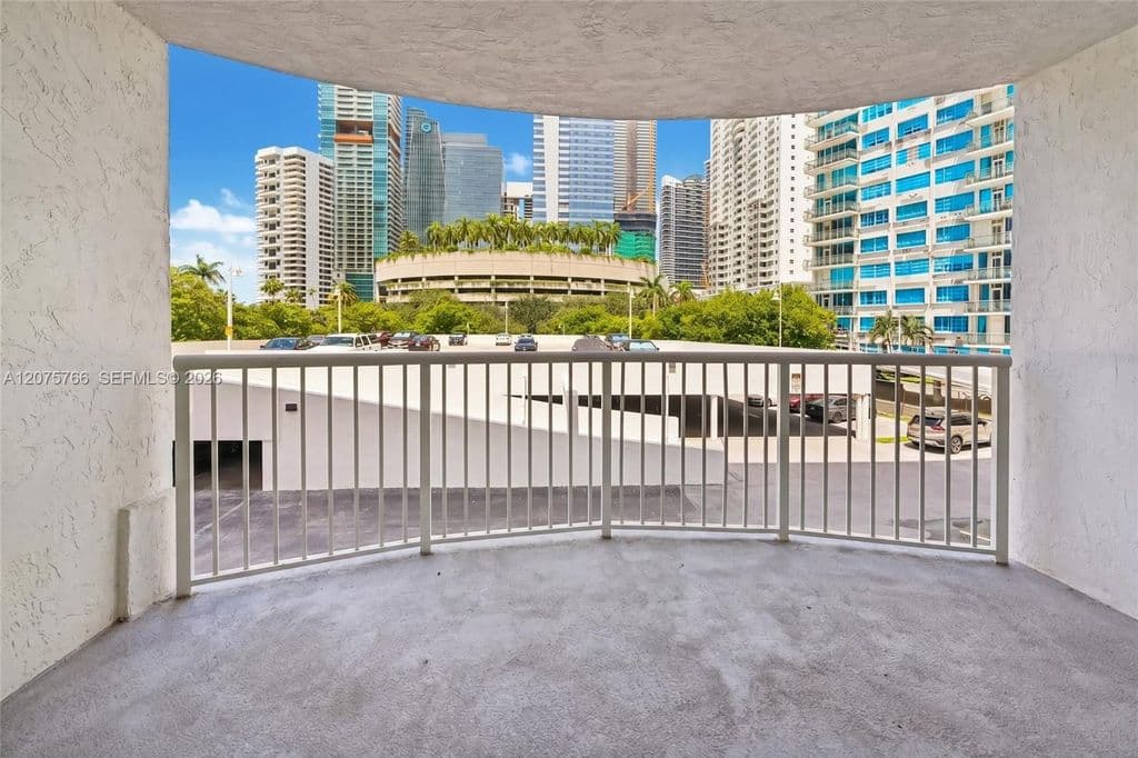 2-bedroom Condo — 1420 Brickell Bay Dr APT 206D