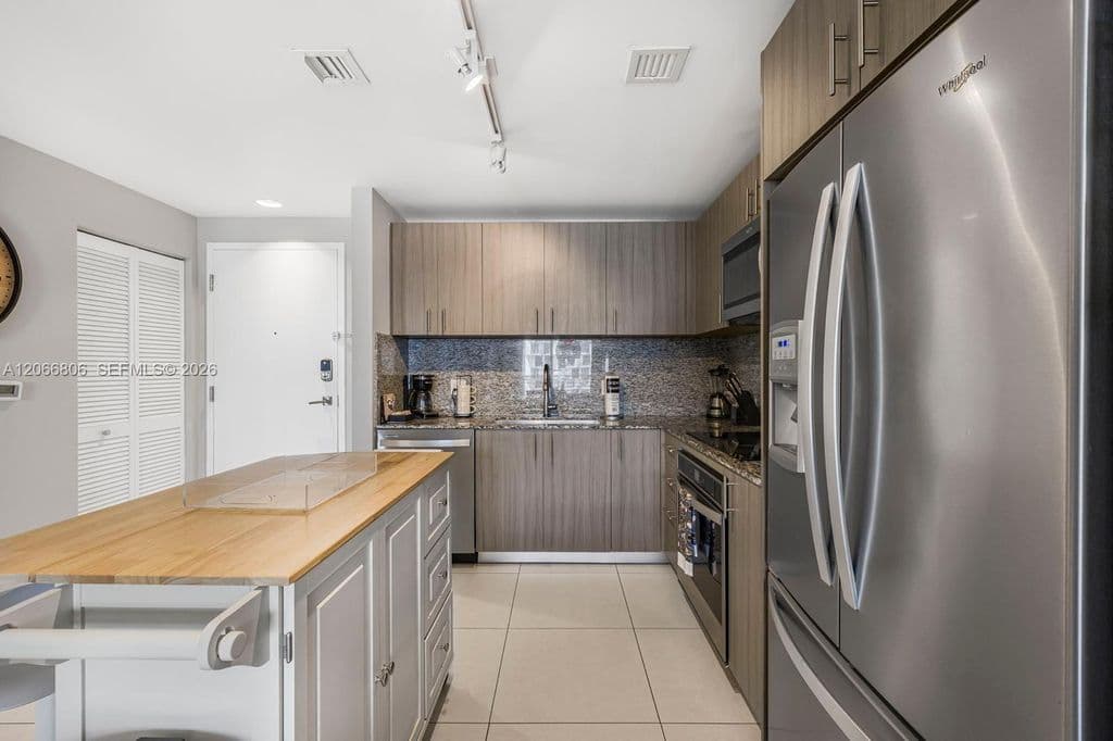 1+1 Condo — 5350 NW 84th Ave #1614