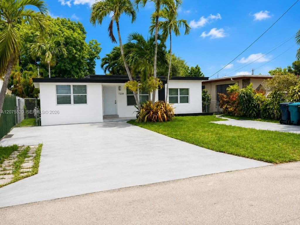 4+1 Mülk — 7239 NW 3rd St