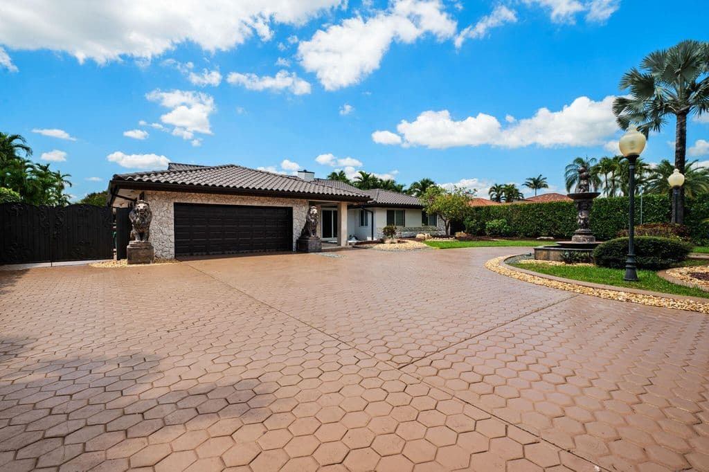 6+1 Müstakil ev — 2840 SW 128th Avenue