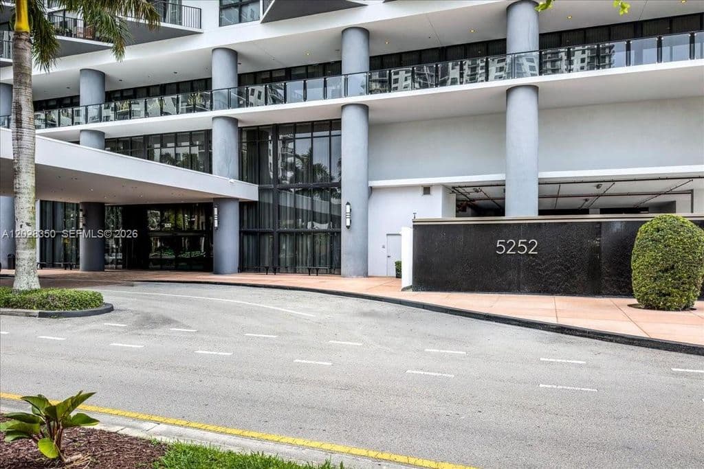 2+1 Condo — 5252 NW 85th Ave APT 1410