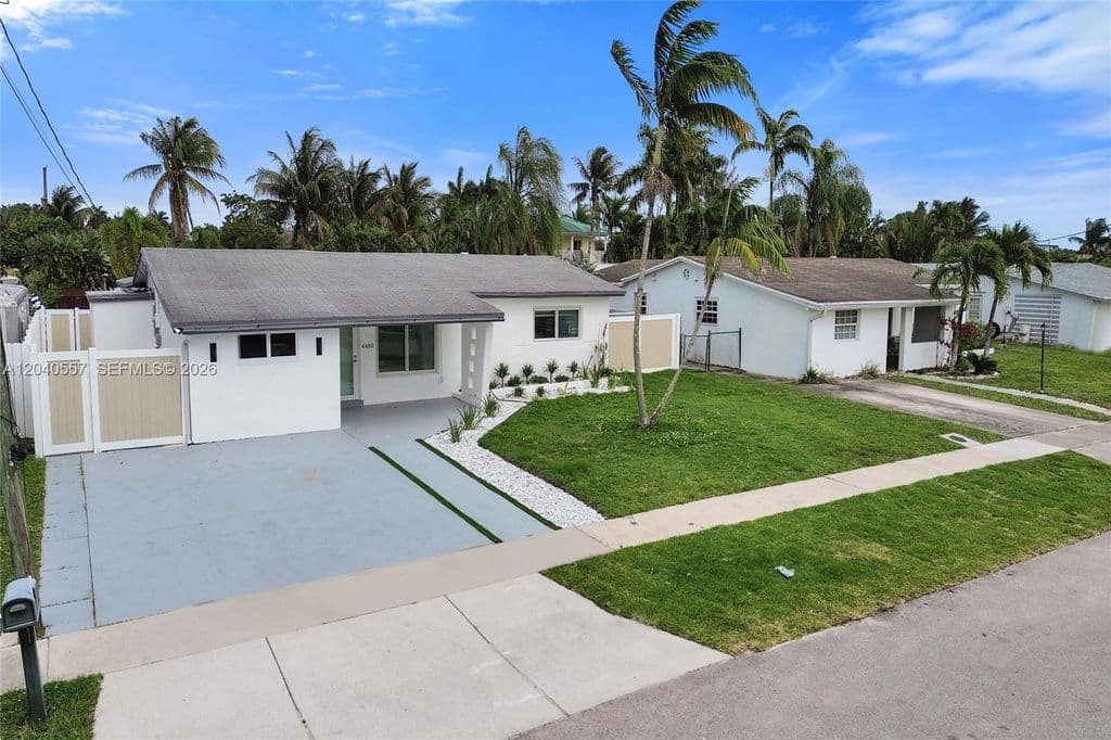 5-bedroom Single-Family Home — 4480 SW 34th Ter