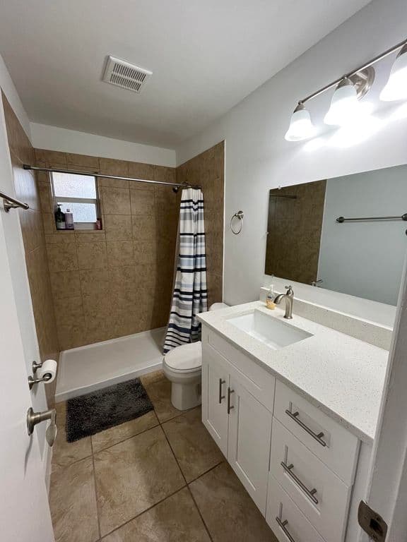 2+1 Condo — 1979 Juno Road