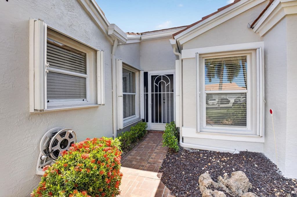 3-bedroom Single-Family Home — 5590 Royal Lake Circle