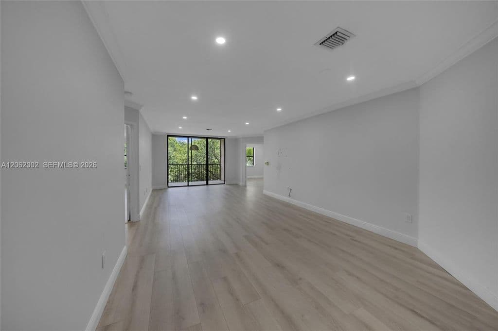 3-bedroom Condo — 4300 NW 30th St APT 341