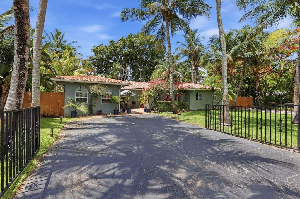 4-bedroom Single-Family Home — 3000 Sherwood Boulevard