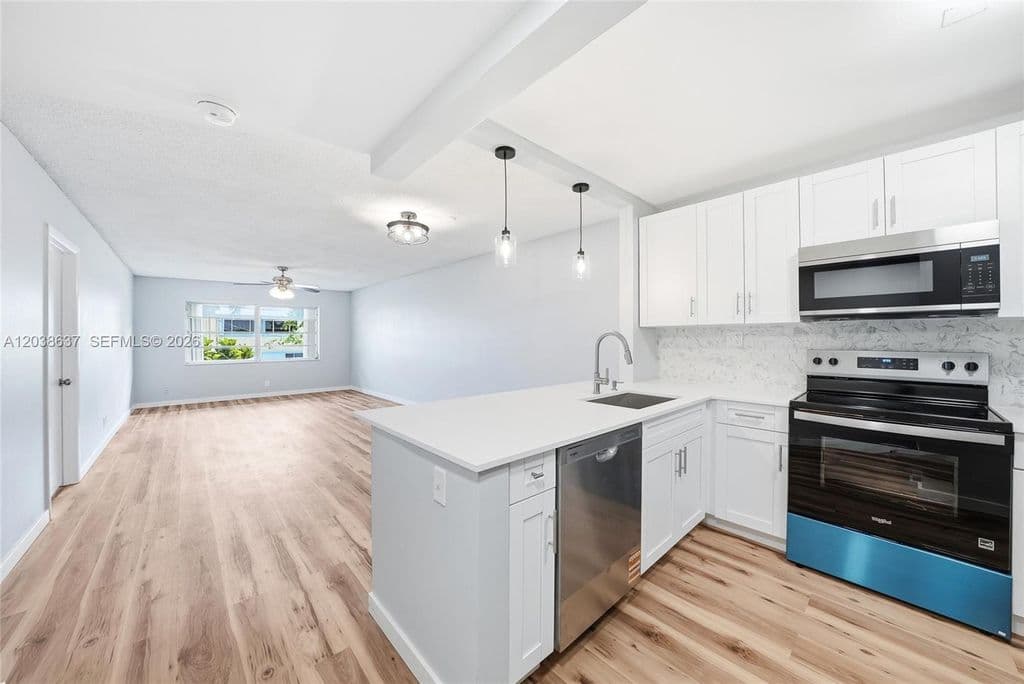 2-bedroom Condo — 860 SE 6th Ave APT 311