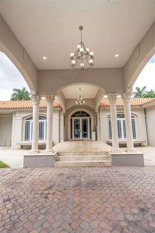4-bedroom Single-Family Home — 18390 SW 200th St