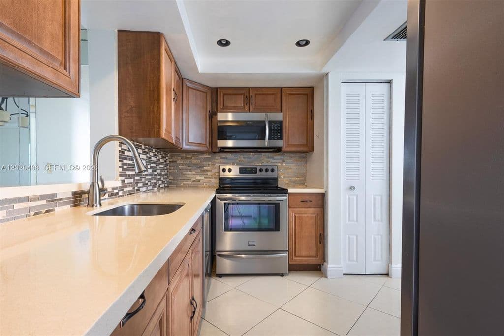 2+1 Condo — 7350 NW 18th St APT 206