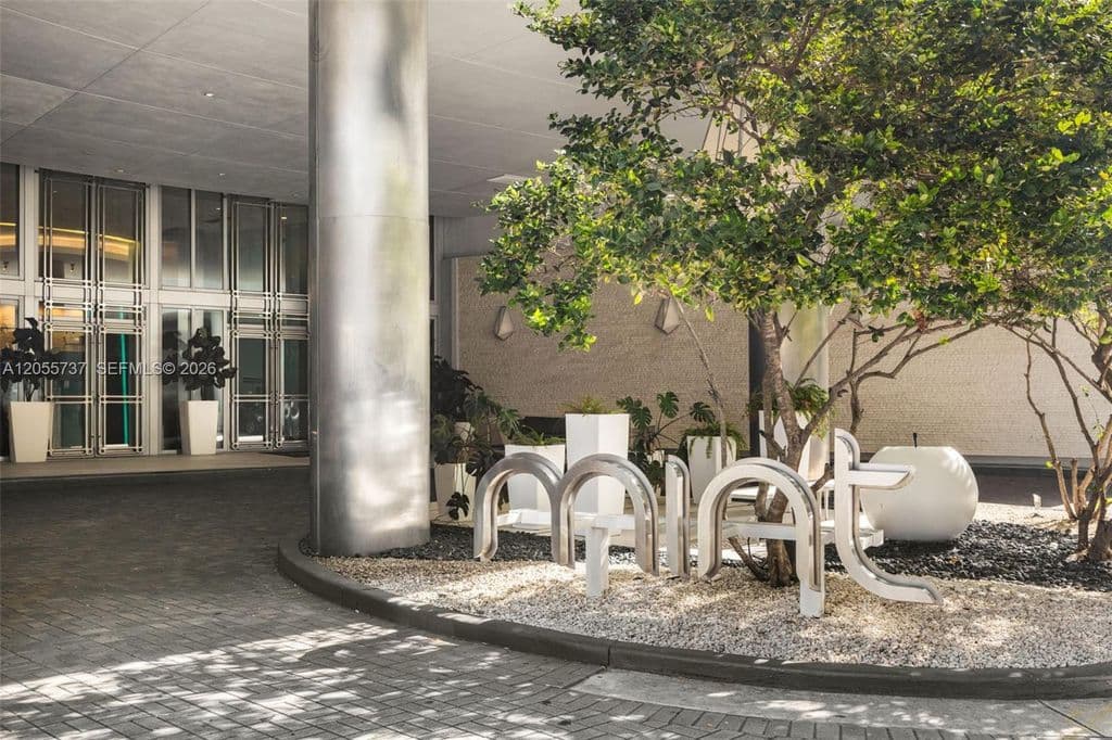 3+1 Condo — 92 SW 3rd St APT 3901
