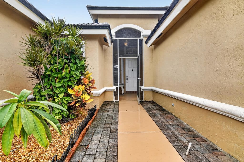 3+1 Müstakil ev — 6783 Las Colinas Court
