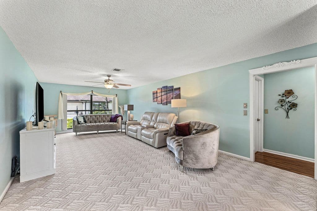 2-bedroom Condo — 4869 Equestrian Road #A