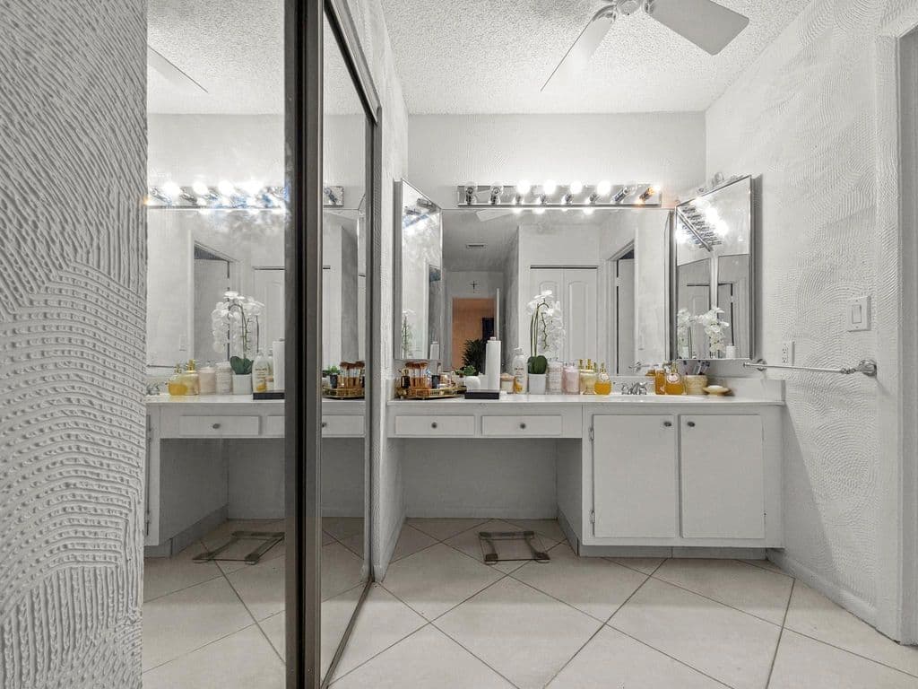 3+1 Condo — 9286 Vista Del Lago #35b
