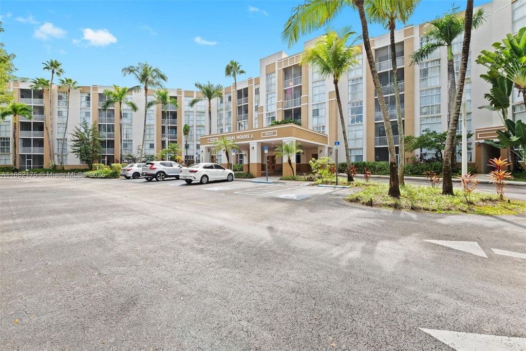 3-bedroom Condo — 9805 NW 52nd St APT 216