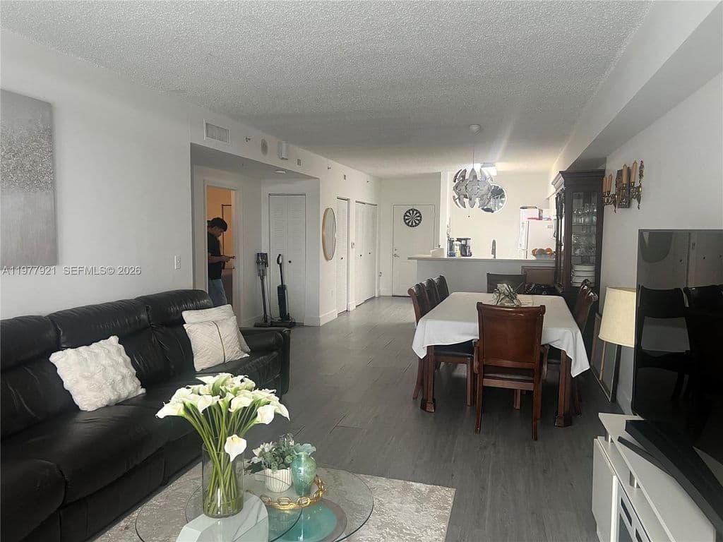2-bedroom Condo — 5099 NW 7th St APT 505